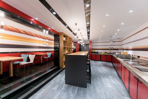 Breakfast served - ibis Nantong Qingnian (Nantong)