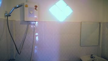 Standard Room | Bathroom | Shower, free toiletries, towels