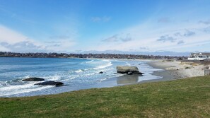 Beach nearby - Adorable Cottage Walk Across Street to First Beach, Winter min stay 9 mos (Middletown)