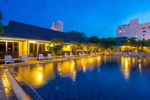 3 outdoor pools, pool loungers - PK Resort Pattaya (Pattaya)