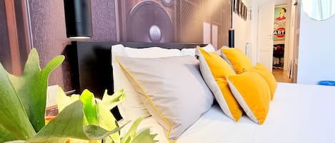 1 habitación, minibar, escritorio y espacio para trabajar con laptop