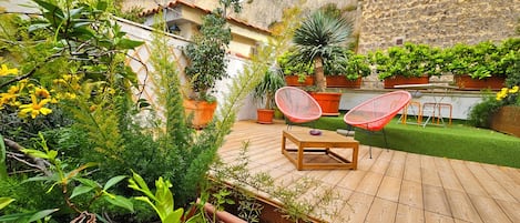 Habitación doble superior, terraza | Minibar, escritorio, espacio para trabajar con un portátil