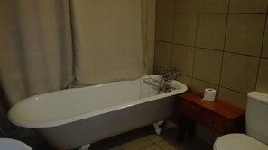 Room, 2 Bedrooms (Karoo) | Bathroom