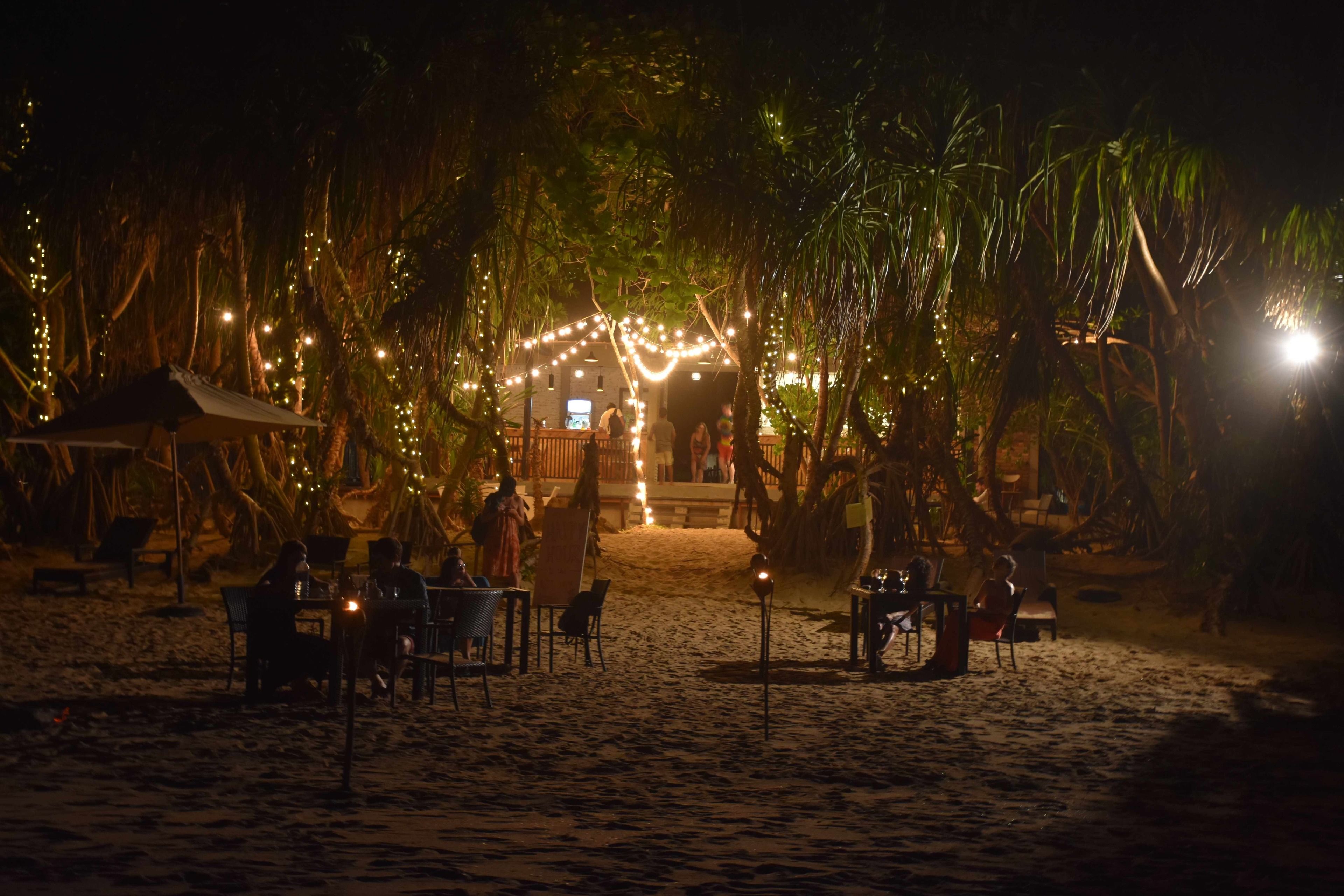 2 restaurants, international cuisine