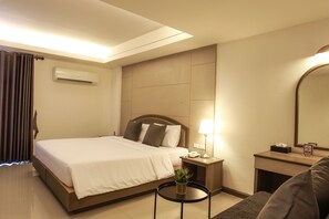 Deluxe Double Room | In-room safe, desk, blackout drapes, free WiFi - Lee Garden Bangkok (Bangkok)