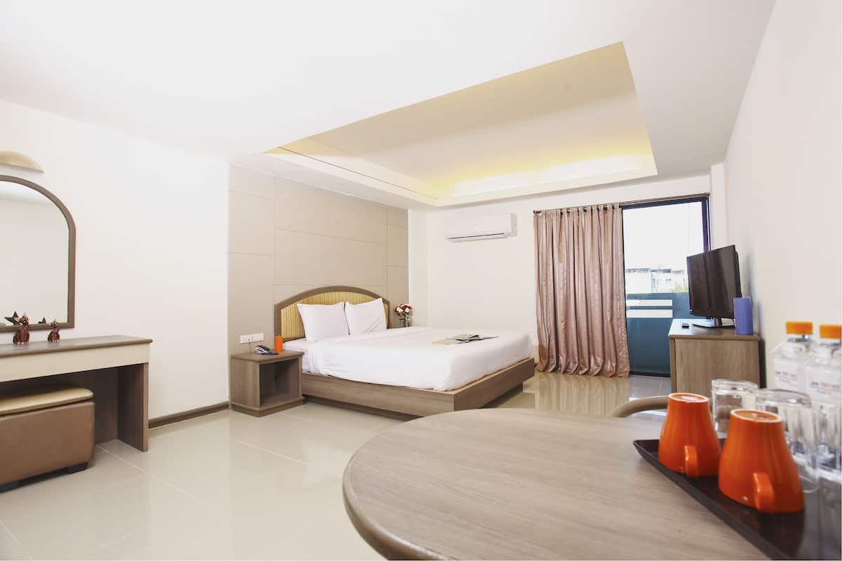 Superior Twin Room | In-room safe, desk, blackout drapes, free WiFi