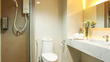 Chuveiro, ducha de hidromassagem, produtos de toalete grátis