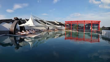 Indoor pool, seasonal outdoor pool