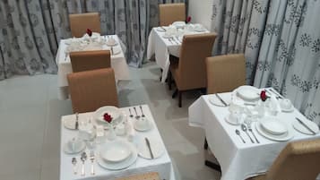 Esmorzar diari a la carta (6 USD per persona)