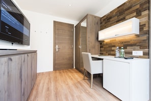 Desk, laptop workspace, soundproofing, free WiFi
