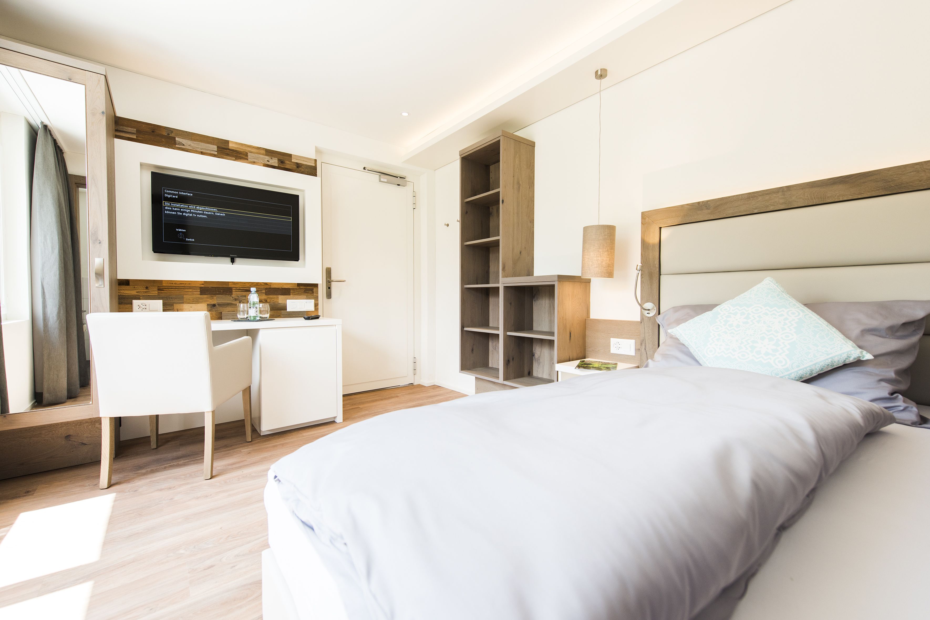 single room | desk, laptop workspace, soundproofing, free wifi