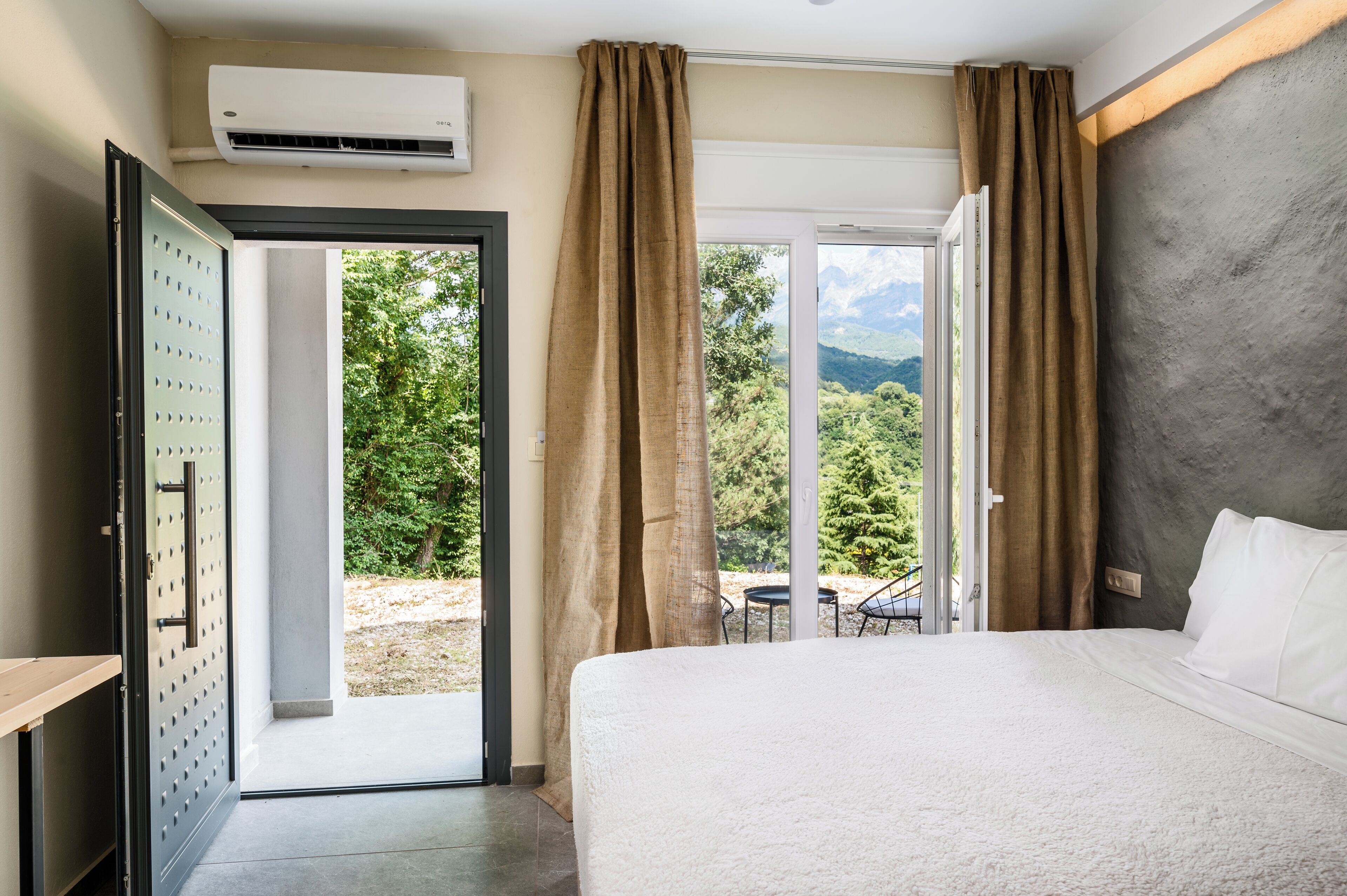 superior double room, 1 queen bed, mountain view, annex building | view from room