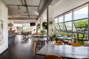 Se sirven desayunos, comidas y cenas 