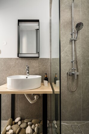Superior Double Room, 1 Queen Bed, Mountain View, Annex Building | Bathroom | Shower, free toiletries, hair dryer, towels - Gefiri Plakas Hotel (North Tzoumerka)