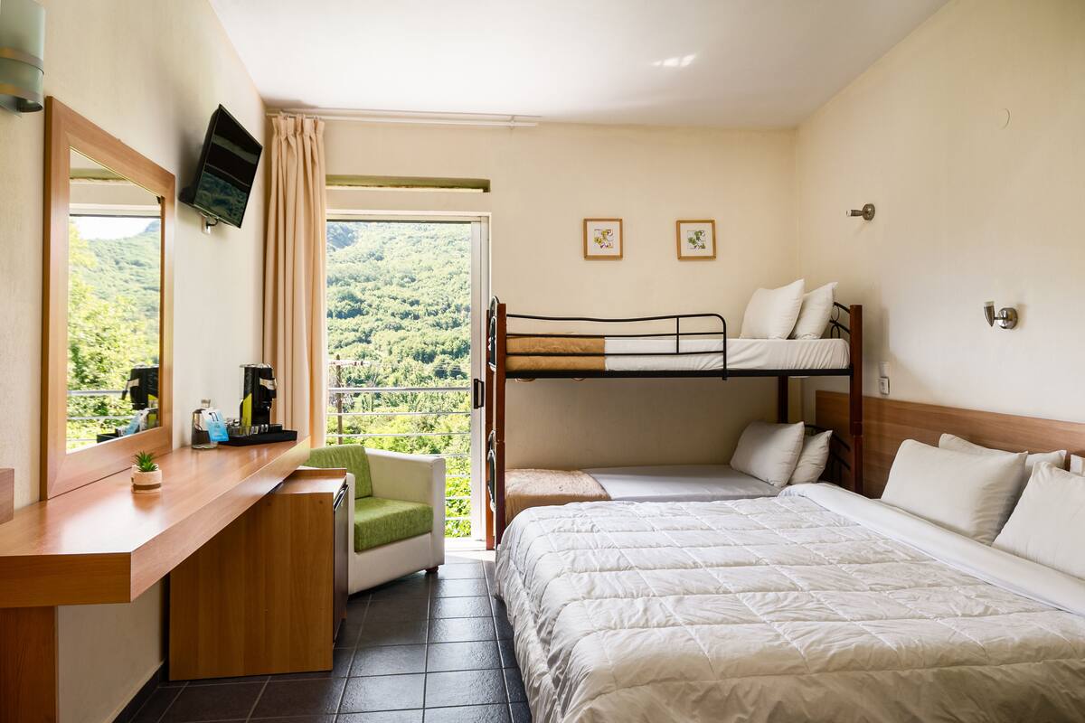 Family Room | In-room safe, soundproofing, iron/ironing board, free cribs/infant beds