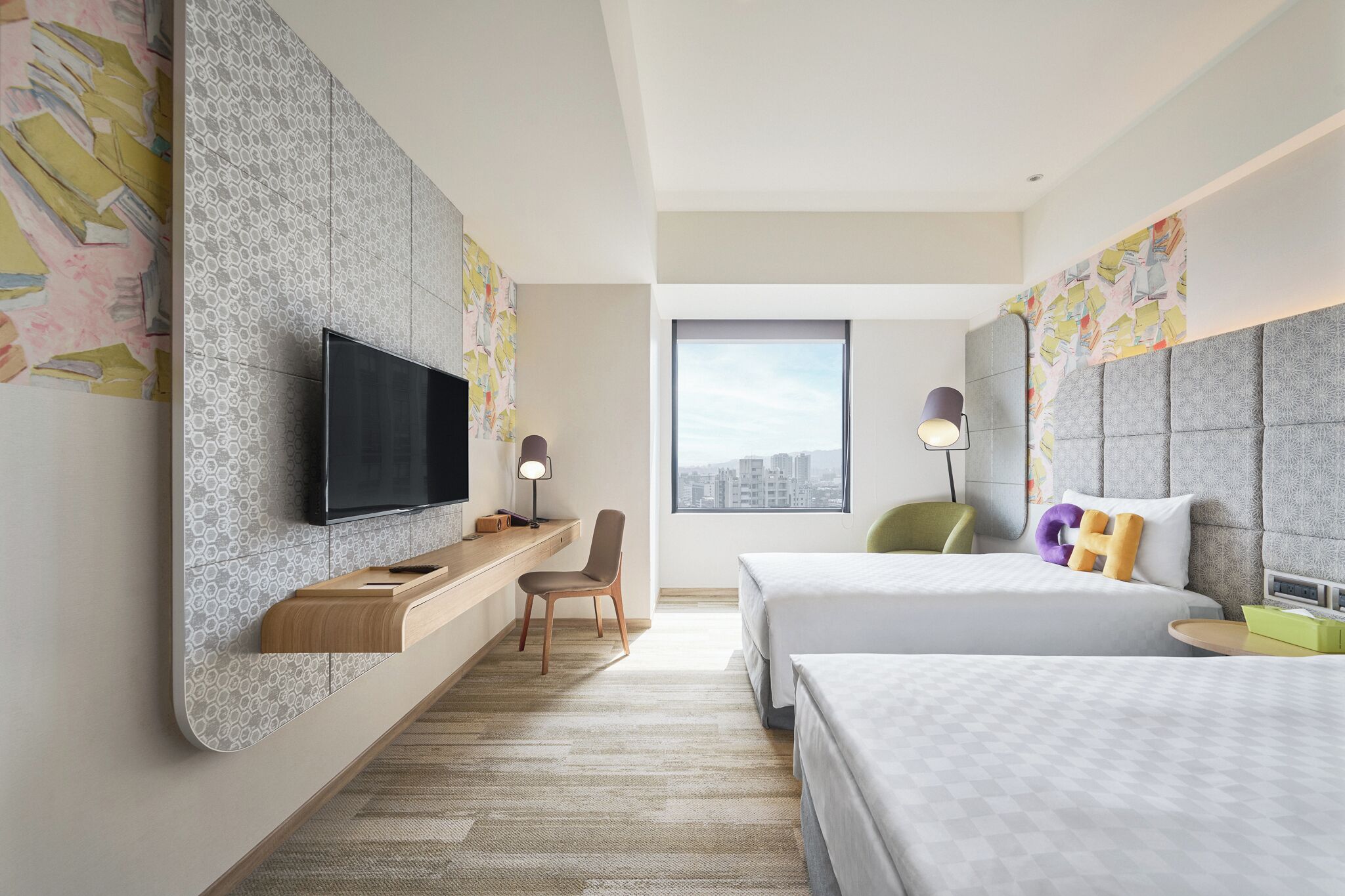 Deluxe Twin Room (Discovery) | Down comforters, in-room safe, individually decorated, desk