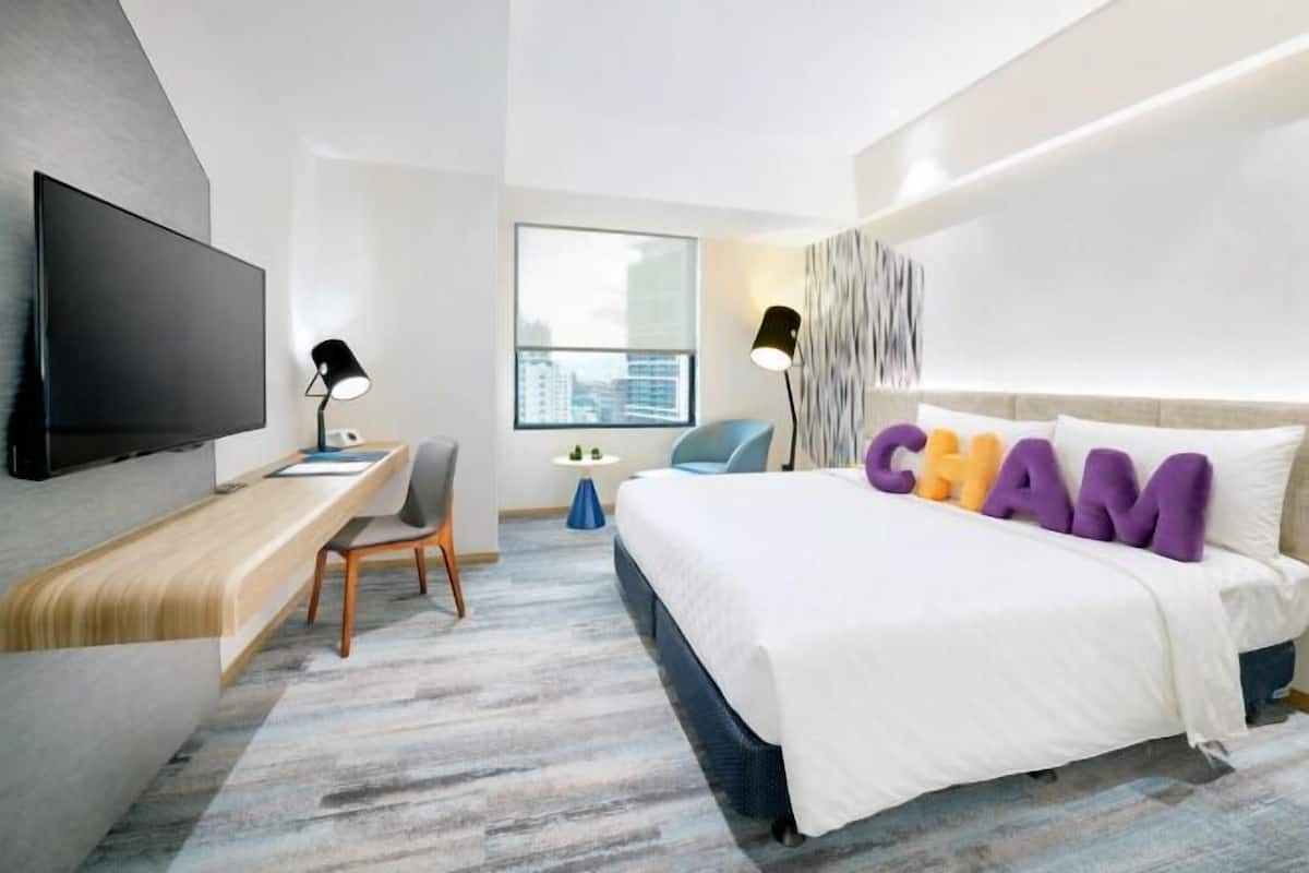 Edredón, caja de seguridad en la habitación y decoración personalizada