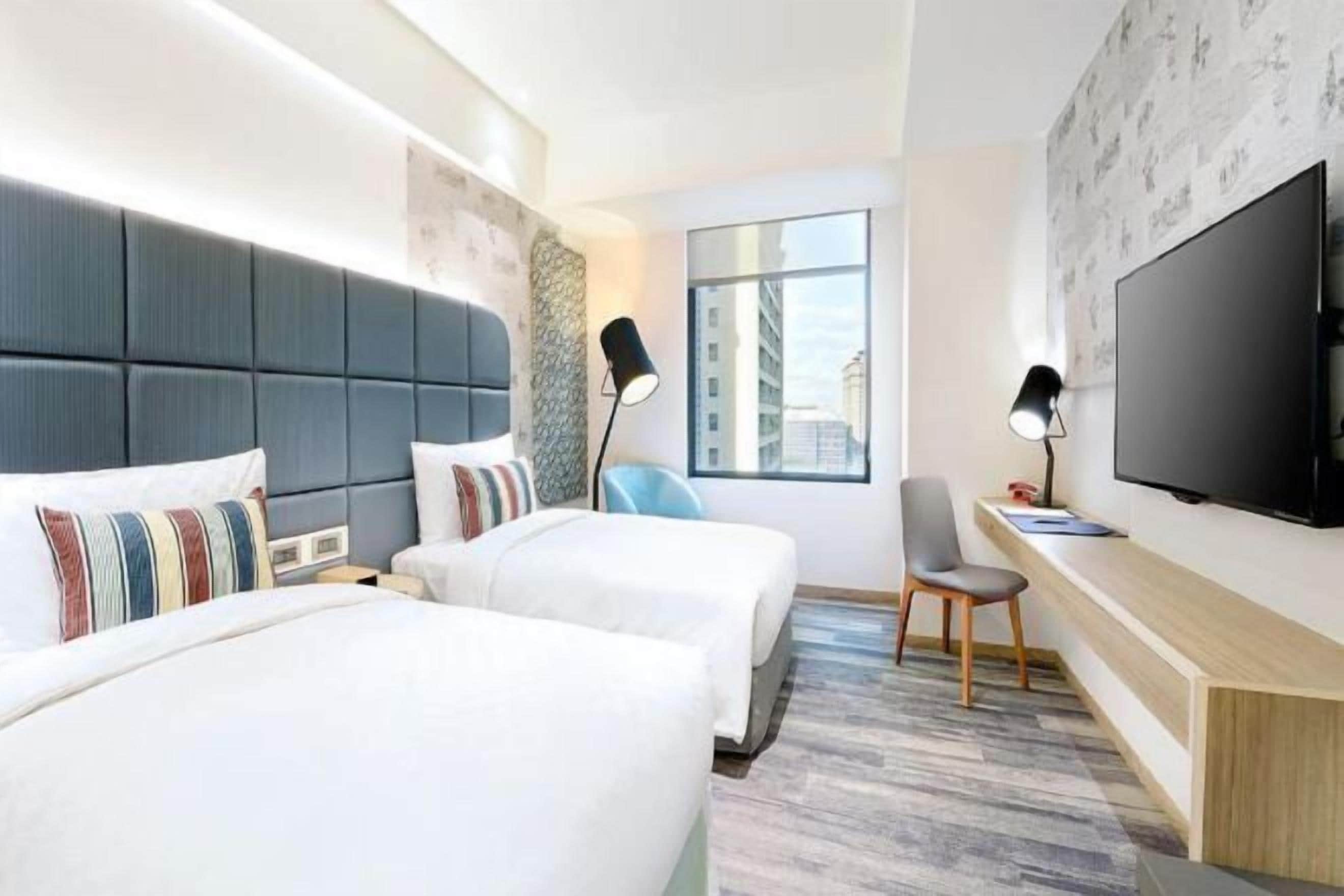 Down duvets, in-room safe, individually decorated, desk