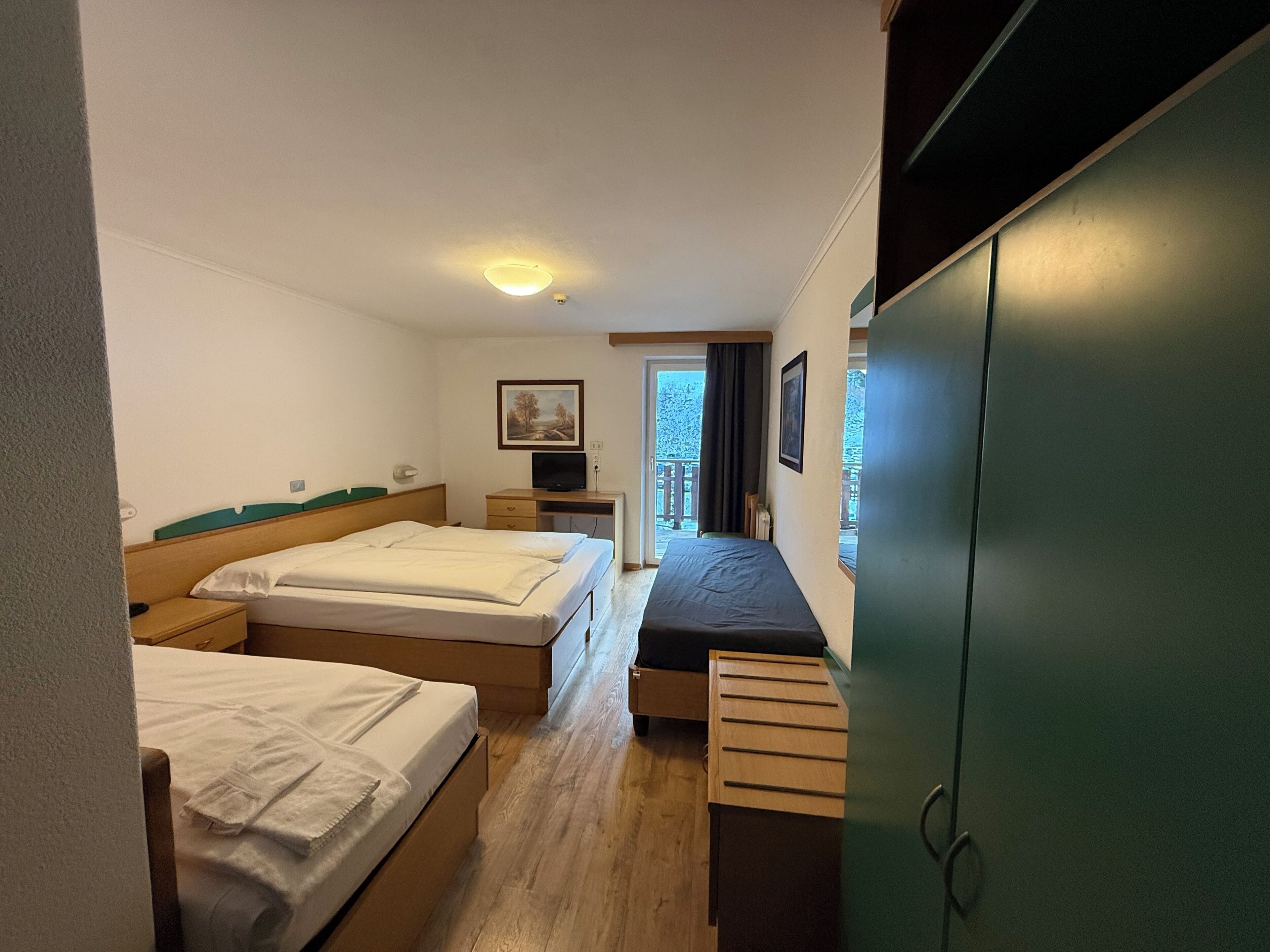 Coffres-forts dans les chambres, bureau, Wi-Fi gratuit, draps fournis