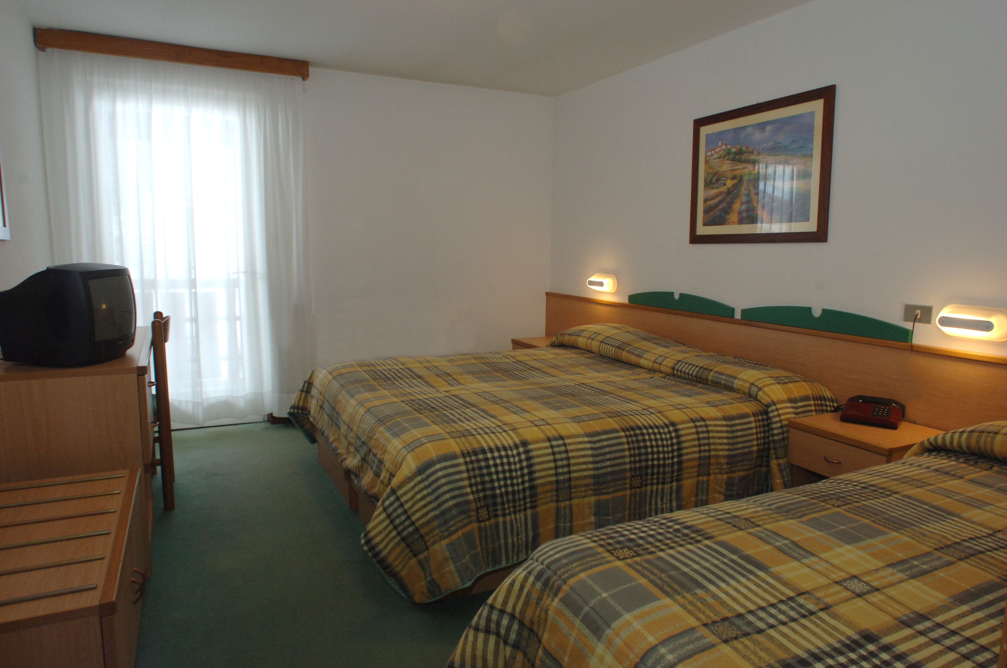 triple room | 1 bedroom, in-room safe, desk, free wifi