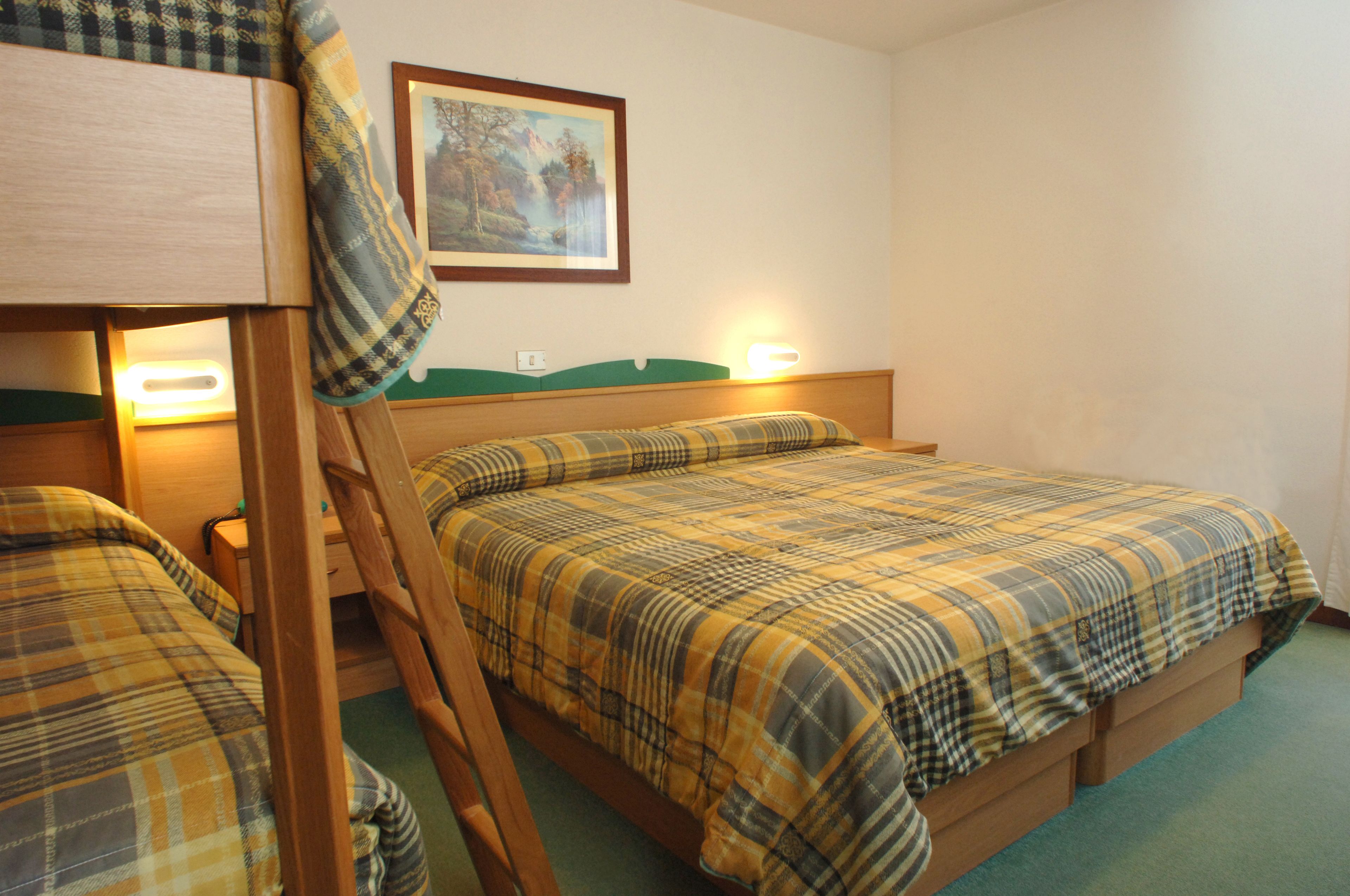 quadruple room | 1 bedroom, in-room safe, desk, free wifi