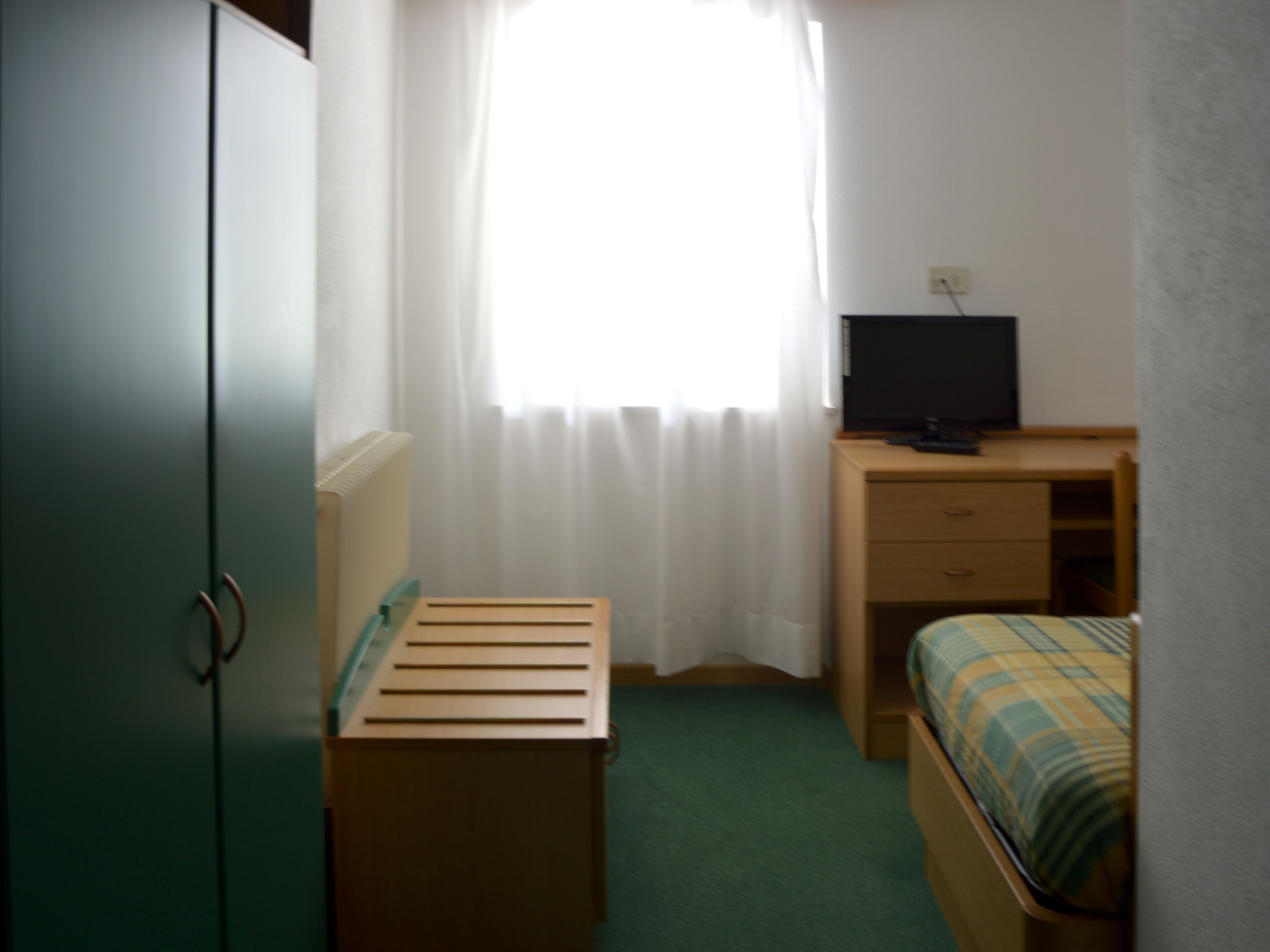 single room | 1 bedroom, in-room safe, desk, free wifi