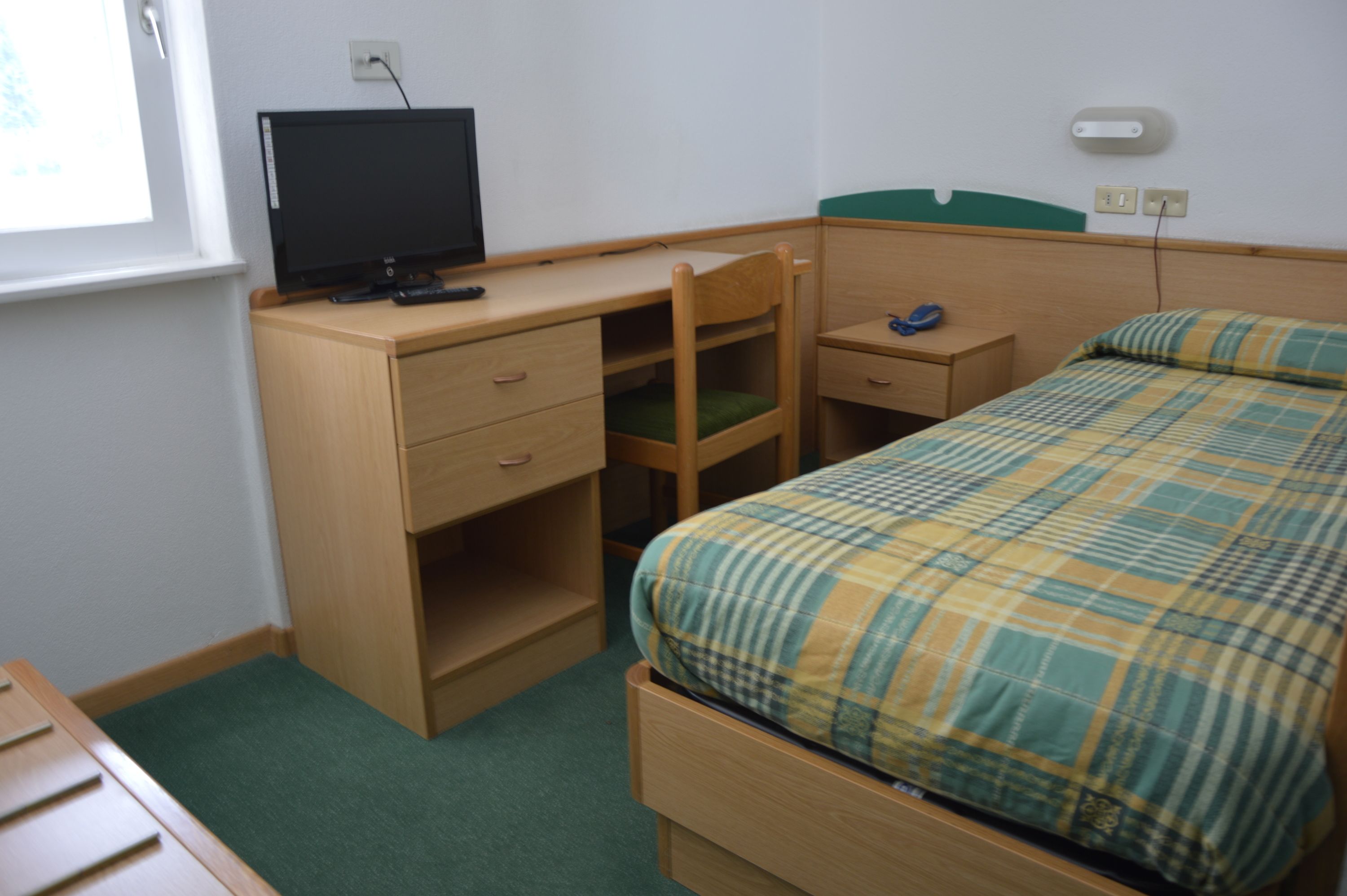 single room | 1 bedroom, in-room safe, desk, free wifi