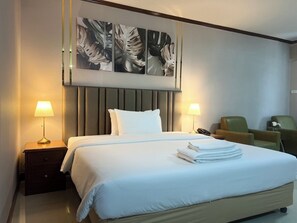 Superior Room | Minibar, in-room safe, desk, laptop workspace