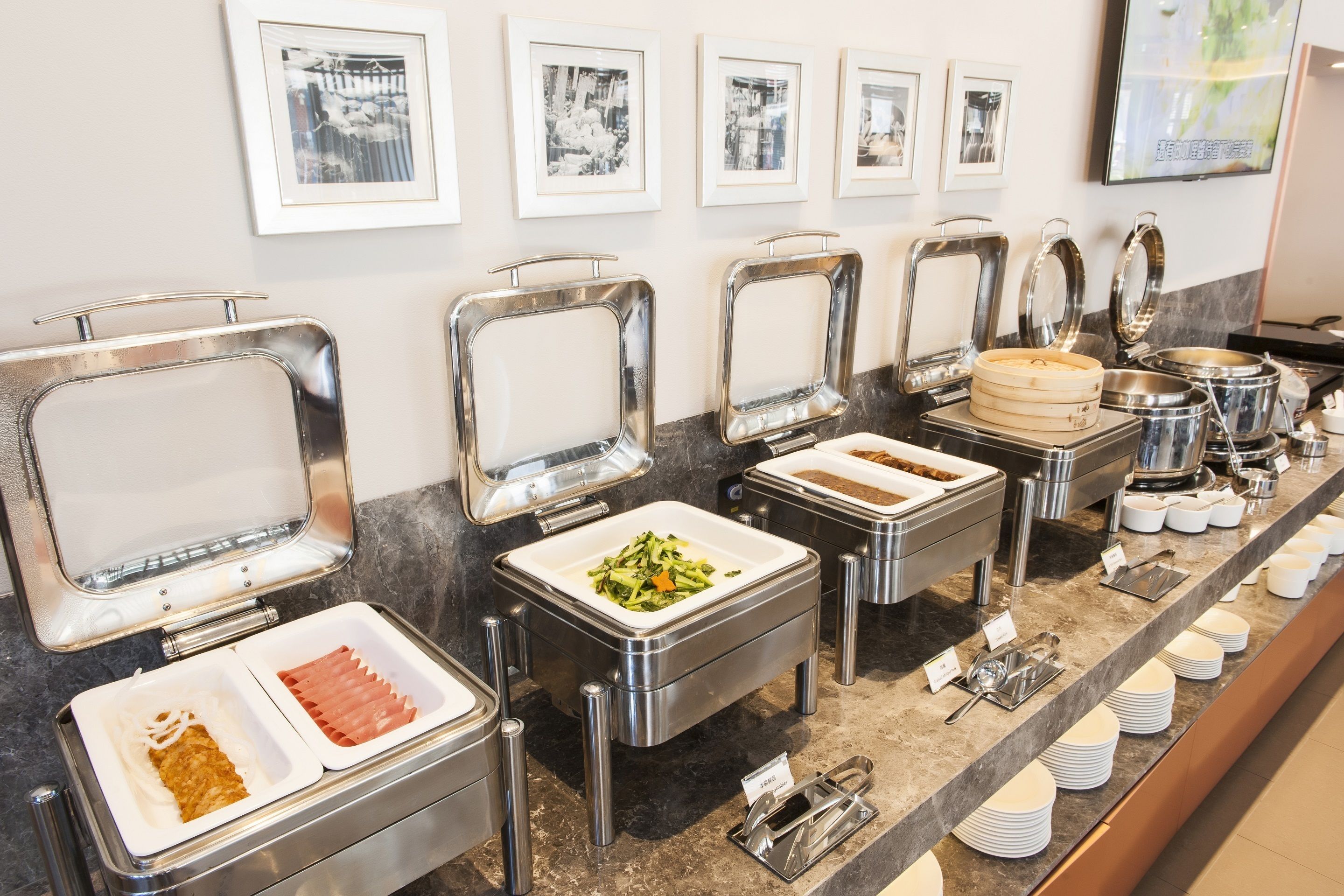 free daily full breakfast