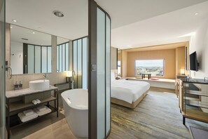 Minibar, in-room safe, desk, blackout drapes - Yong Le Lukang, a Tribute Portfolio Hotel (Lukang)