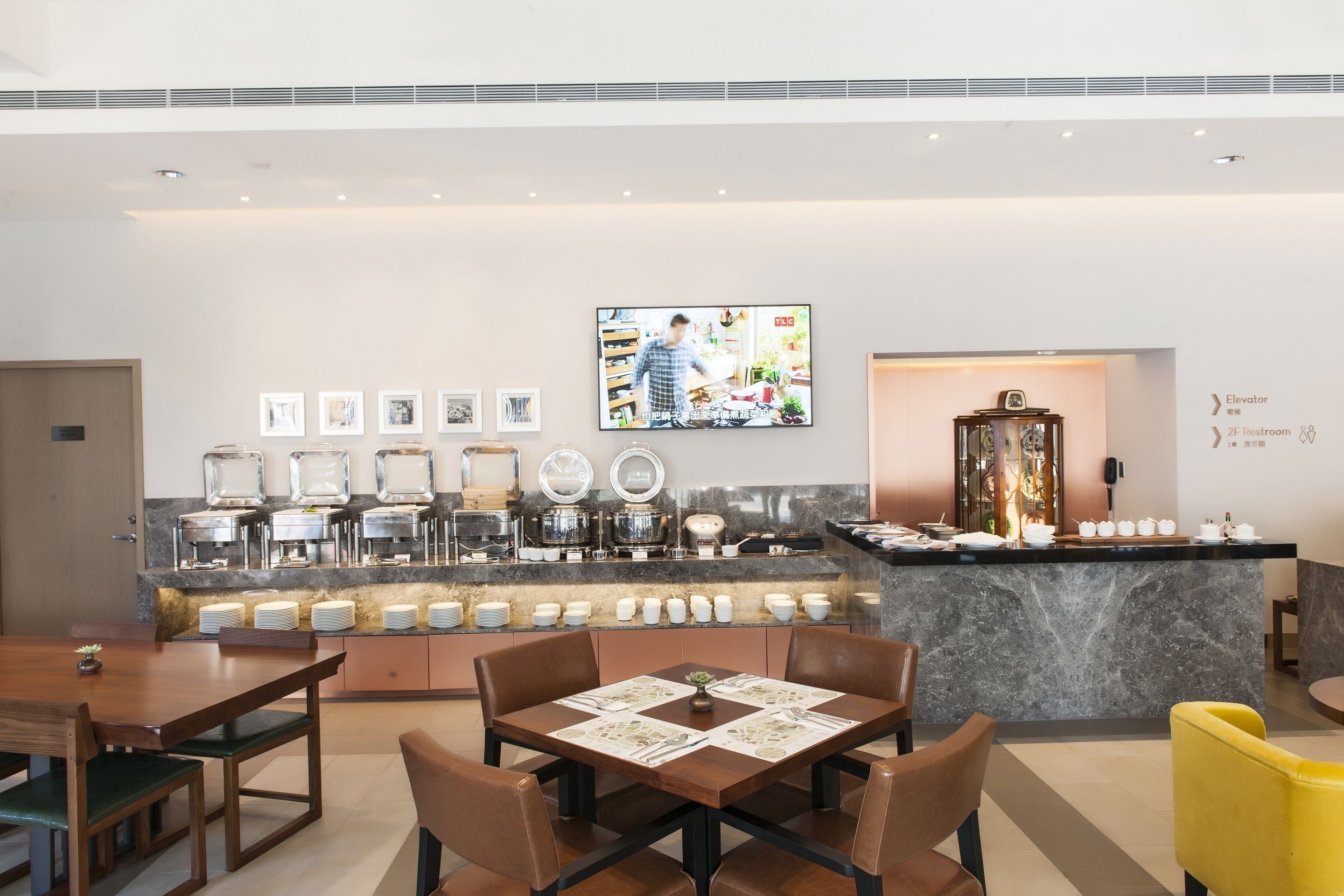 free daily full breakfast