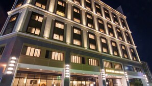 A multi-story hotel with a modern design, featuring a prominent entrance with glass doors and a sign indicating it is a hotel. - Yong Le Lukang, a Tribute Portfolio Hotel (Lukang)