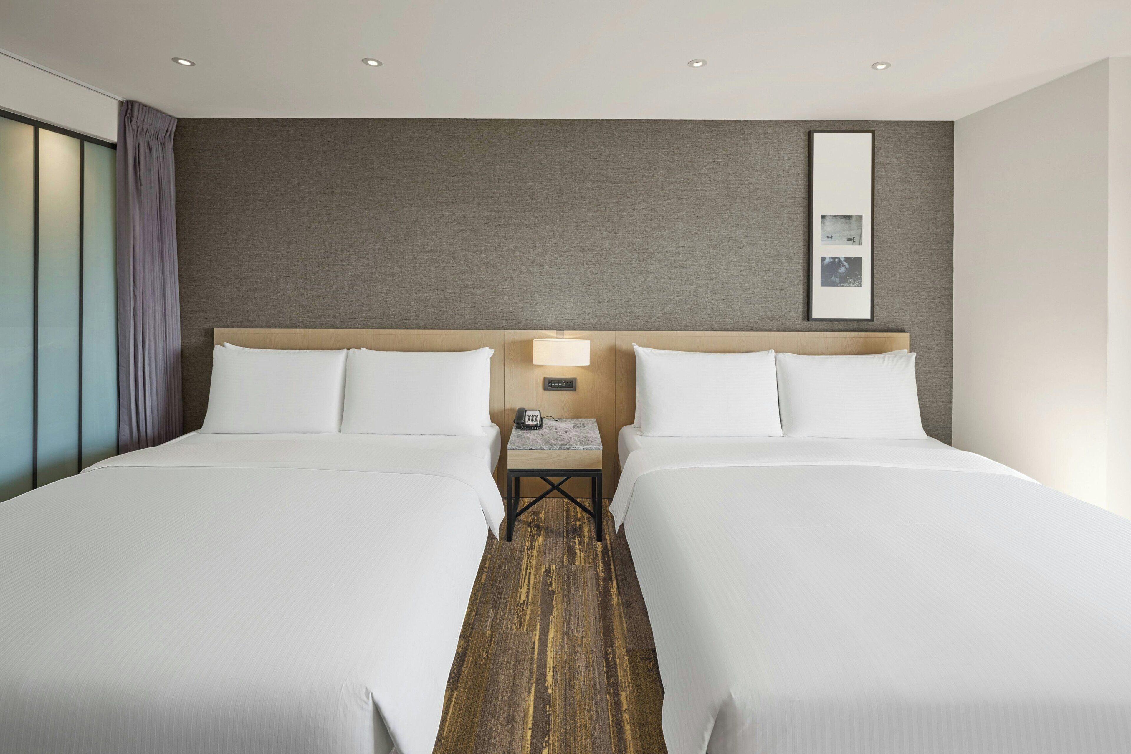 Chambre « Premier », plusieurs lits, vue ville