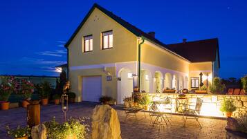 Façade de lâhĂ©bergement - soirĂ©e/nuit