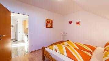 Comfort Apartment, 2 Bedrooms, Non Smoking, Kitchen | Premium bedding, in-room safe, individually decorated