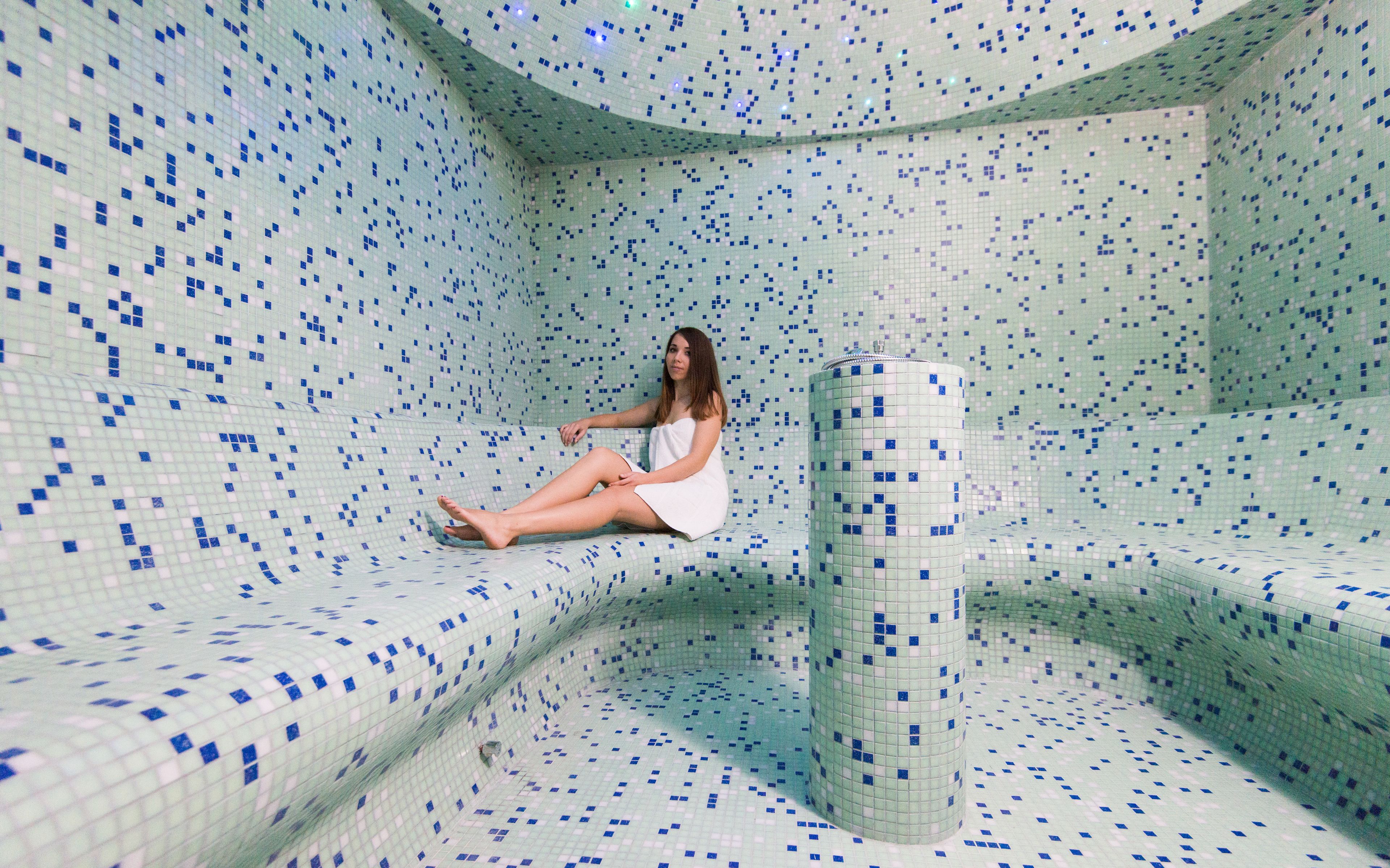 Couples treatment rooms, sauna, hot tub, steam room, Turkish bath