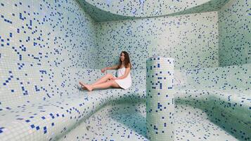 Espace de soins pour les couples, sauna, bain Ă remous, hammam, hammam