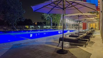 Outdoor pool, sun loungers