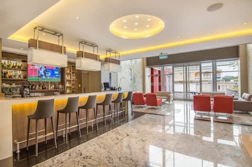 Lobby lounge