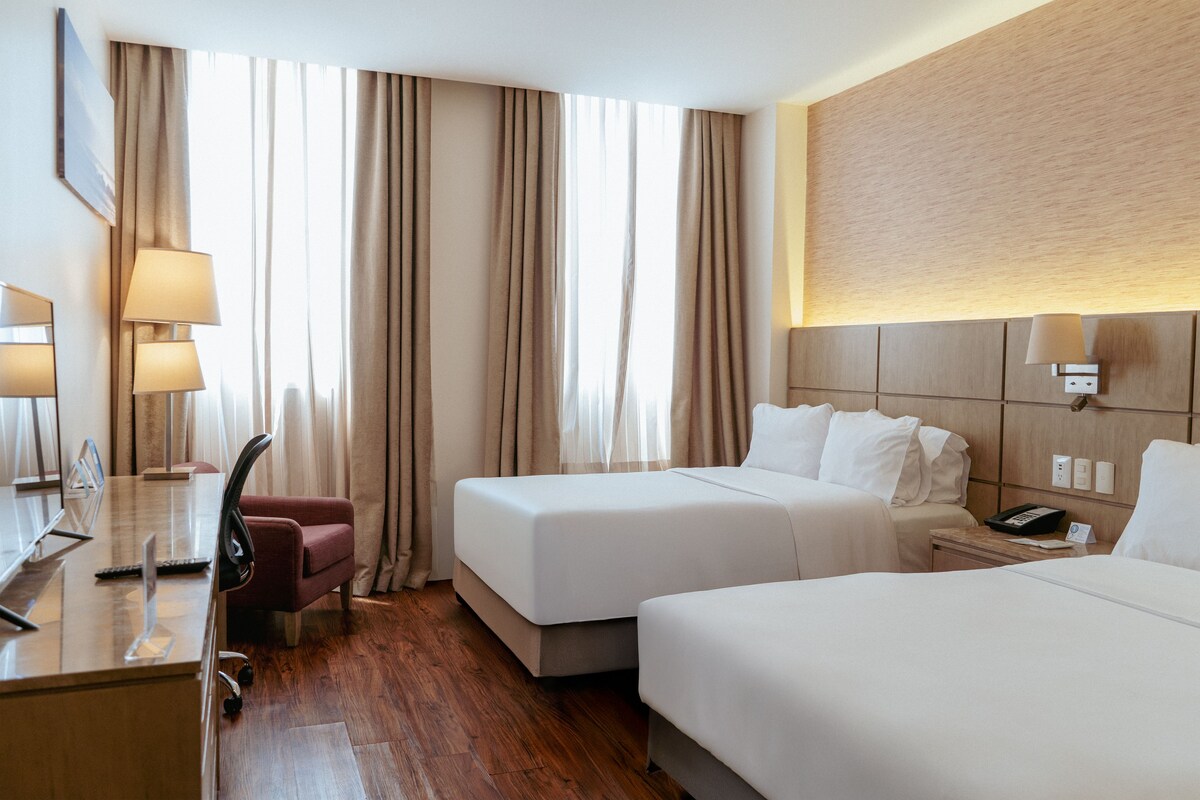 Premium bedding, down comforters, minibar, in-room safe