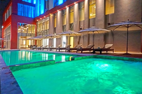 Outdoor pool, sun loungers