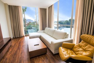 Studio Suite, 1 King Bed, Non Smoking | View from room