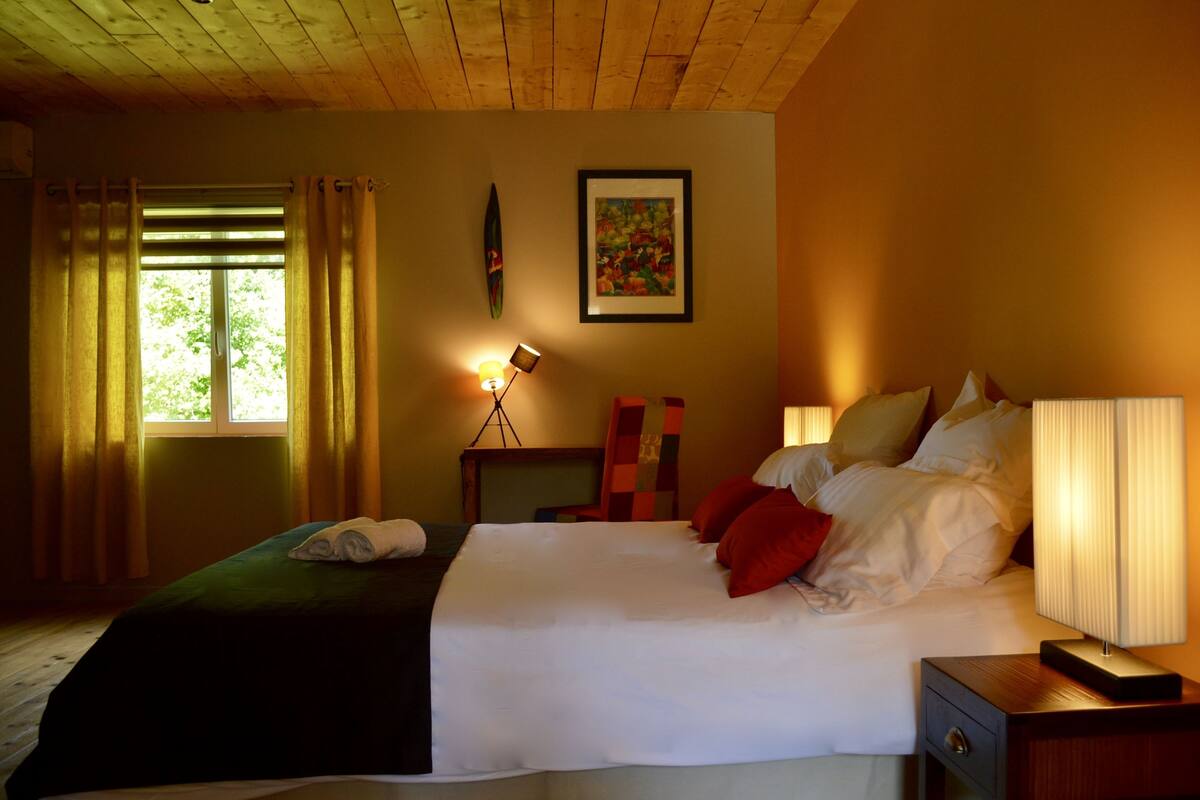 Chambre Double Luxe, 1 très grand lit, vue parc, dans les dépendances
