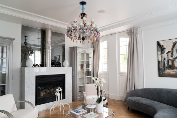 Lobby sitting area - Villa Magalean Hotel & Spa (Hondarribia)