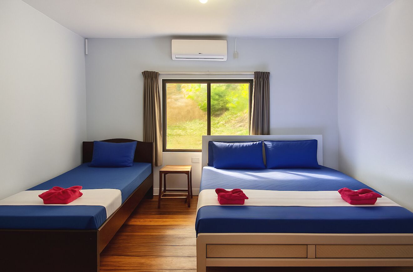 AC Triple Room | Työpöytä, ilmainen Wi-Fi, vuodevaatteet