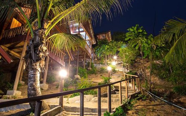 المنطقة المحيطة بالمنشأة