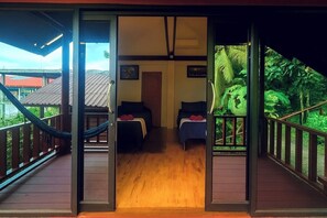 مكتب وواي فاي مجانًا وملاءات أسرّة