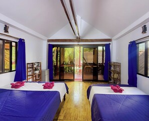 Bungalow Deluxe | Skrivbord, gratis wi-fi och sängkläder