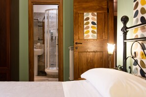 Standard Double Room | Desk, free WiFi, bed sheets - Vaticana Ottaviani (Rome)