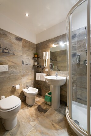 Bathroom - Vaticana Ottaviani (Rome)